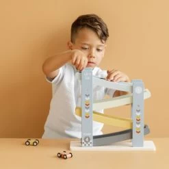 Little Dutch LD7008 Houten Autobaan Knikkerbaan Blauw 9 Little Dutch LD7008 Houten Autobaan Knikkerbaan Blauw -Speelwereld Verkoop little dutch LD7008 autobaan cars 3