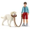 Schleich 42478 Wandelen Met Labrador FarmWorld -Speelwereld Verkoop schleich 42478 wandelen met labrador scaled 1