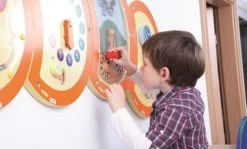 Beleduc Houten Wandpaneel Rups Labyrint KDV -Speelwereld Verkoop speelelement beleduc rups balanceren 1